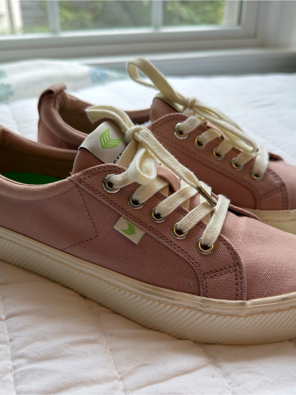 Cariuma Women's Canvas Sneakers in Dusty Rose with Cream Laces